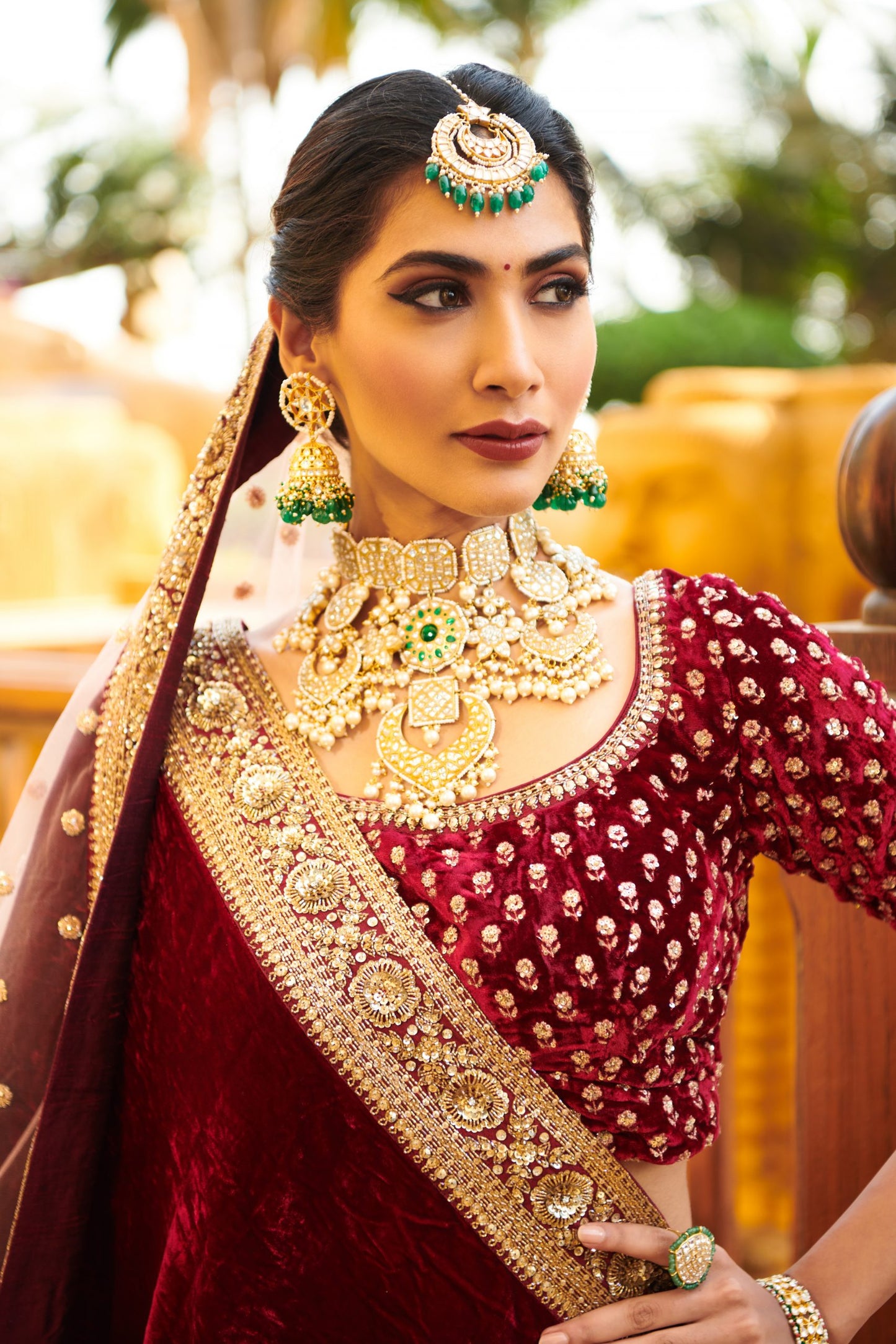 BRIDAL NECKLACE SET IN WHITE AND GREEN
