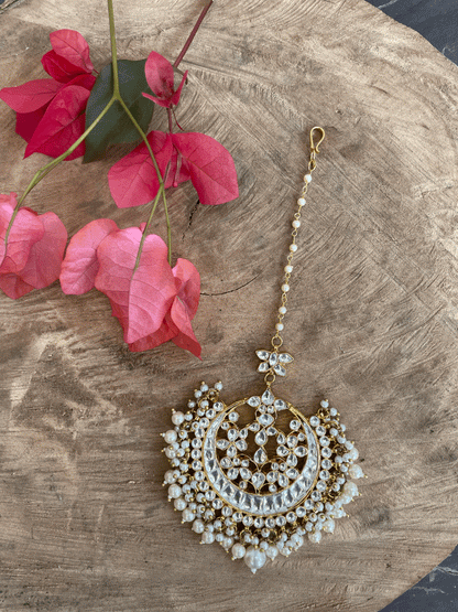 CHANDSHAPE WITH WHITE PEARL  TIKKA