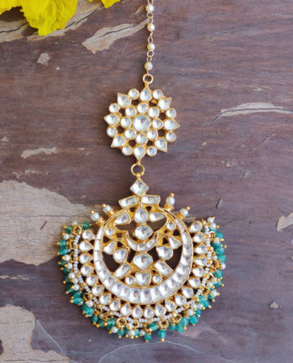 BRIDAL TIKKA WITH GREEN HANGINGS
