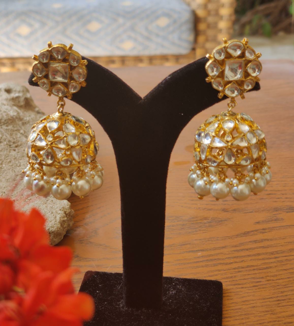 WHITE JADTAR STONE  CHOKER SET IN PEARL WITH JHUMKI