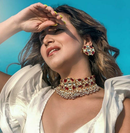 Beautiful necklace of red and white jadtar studded