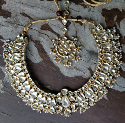 yellow stone jadtar necklace set beaded with a little touch of pearls