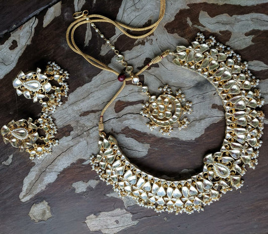 yellow stone jadtar necklace set beaded with a little touch of pearls